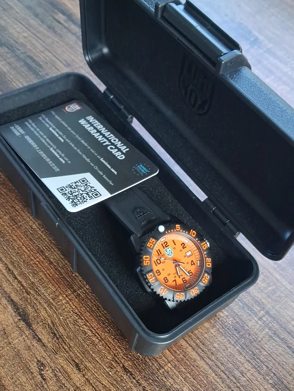 Luminox sea lion